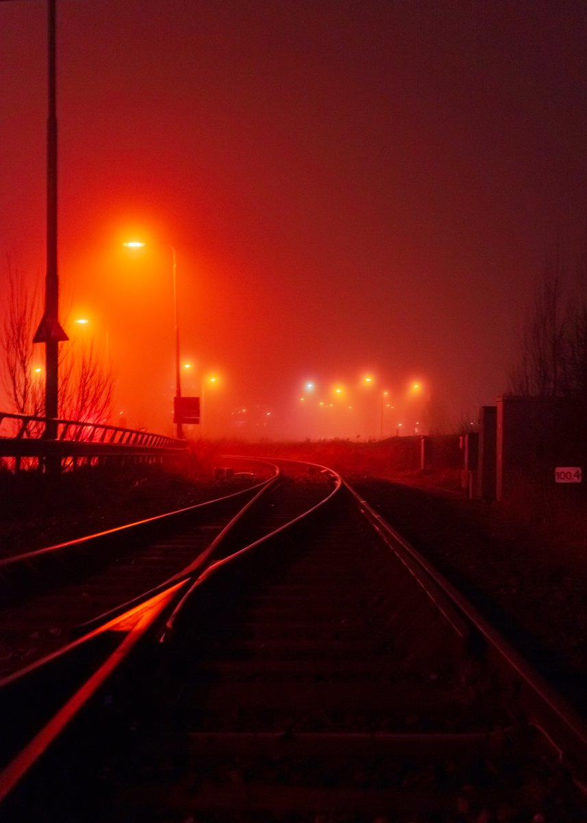 melopacare's tweet photo. Waiting for a ride in the dark https://t.co/EjOHhdL5w5
