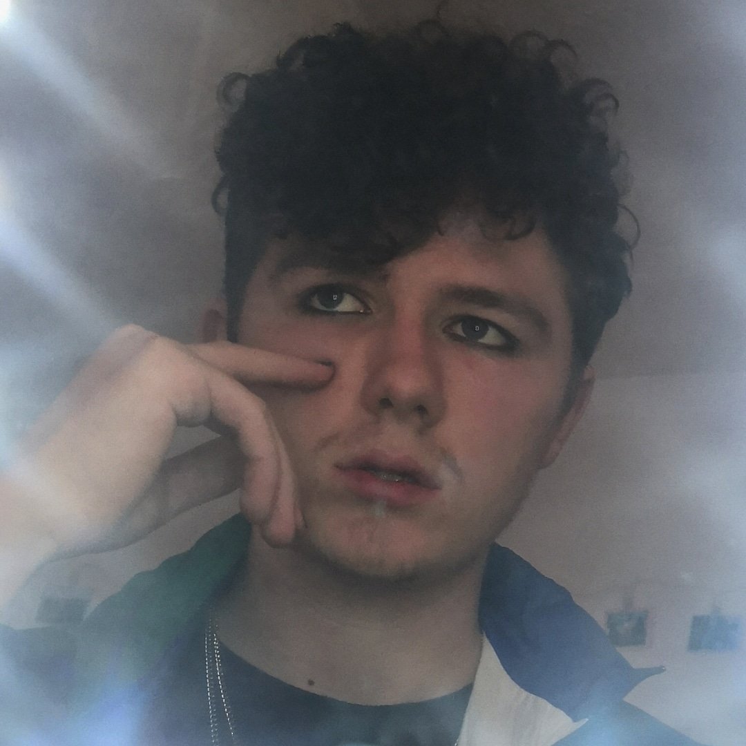 lawrencejp12's tweet photo. I never went through the teenage MCR stage so here's my best attempt
#NewProfilePic #ineedtoshave https://t.co/mCctMi4xk4