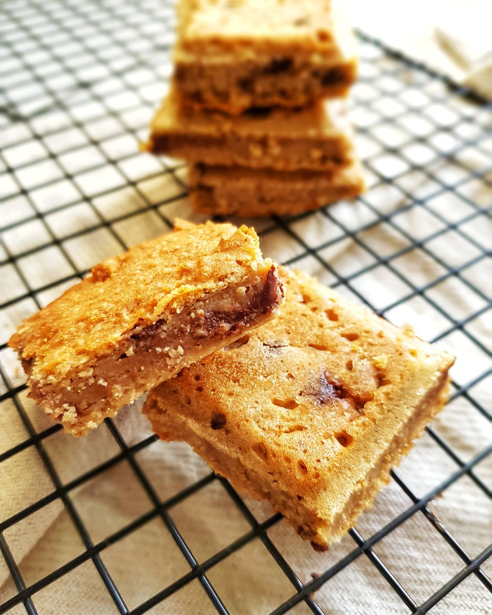 lolosigma's tweet photo. Yum yum yum ! Inspired from the @MyPeakChallenge @SamHeughan mealplan blondie, here are mines. Yes fitness goals💪, healthy eating🍽 are perfectly adaptable to family mealpreps to satisfy everyone's mouth 👨‍👩‍👧😊😋

#mypeakchallenge #unitedfrenchyspeakers 
#foodiepeakers https://t.co/Mom8GtVuoe