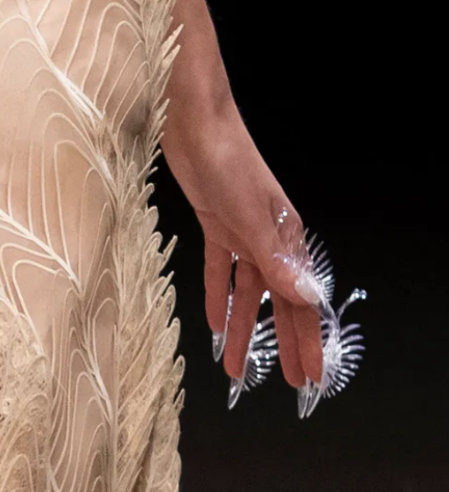 jd_gorgoeus's tweet photo. Natalia Vodianova for Iris van Herpen Spring/Summer 2021 couture - the NAILS https://t.co/svHYFLkIM8