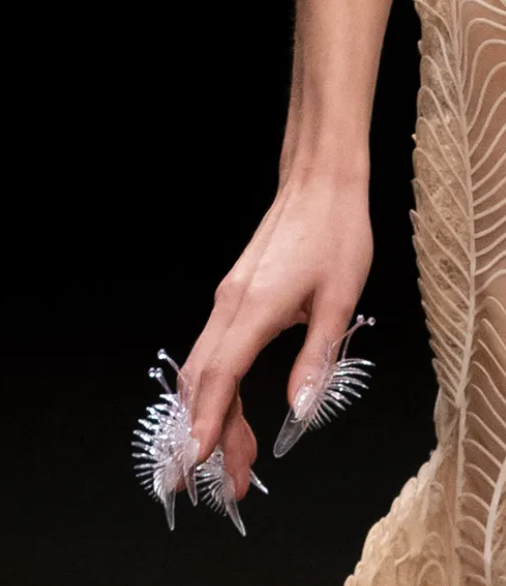 jd_gorgoeus's tweet photo. Natalia Vodianova for Iris van Herpen Spring/Summer 2021 couture - the NAILS https://t.co/svHYFLkIM8