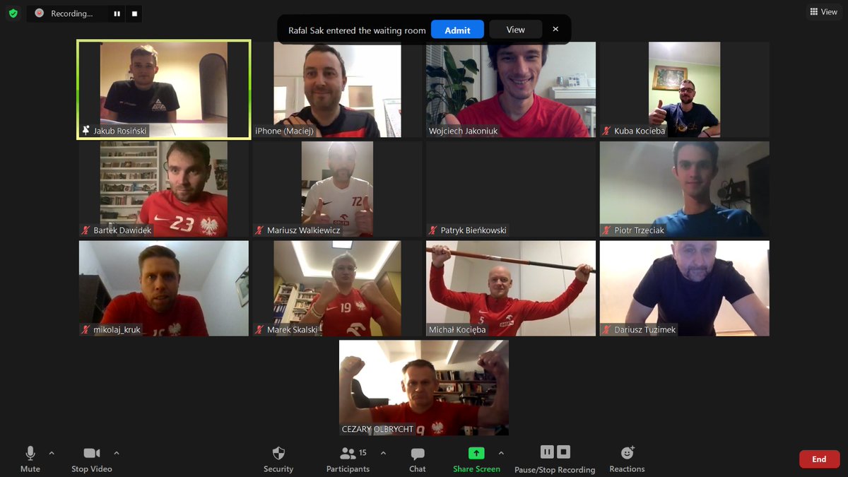 CezOlbrycht's tweet photo. Zrobił podwójnego IRONMANA w domu! Teraz Kuba Rosiński poprowadził trening #reprezentacjadziennikarzy i chyba zaszczepił w nas bakcyla💪
Zobaczymy, czy nam do jutra nie przejdzie...😜#orlen @bdawidek @MichalKocieba @SoldanMaciej @MikolajKruk https://t.co/ReXf7ioKk6