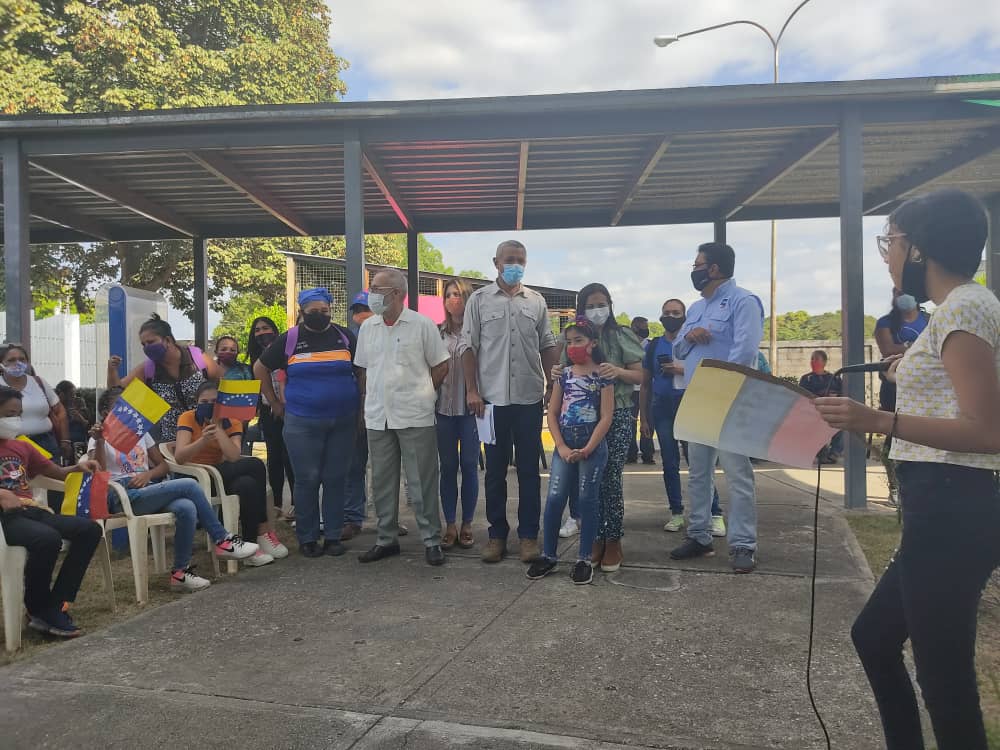 #EnFotos | En #Cojedes inició la Jornada de Cedulación de los niños y niñas de la Patria, a partir de los 9 años de edad. <a href="/NicolasMaduro/">Nicolás Maduro</a> @psuvaristobulo #FlexibilizacionConsciente