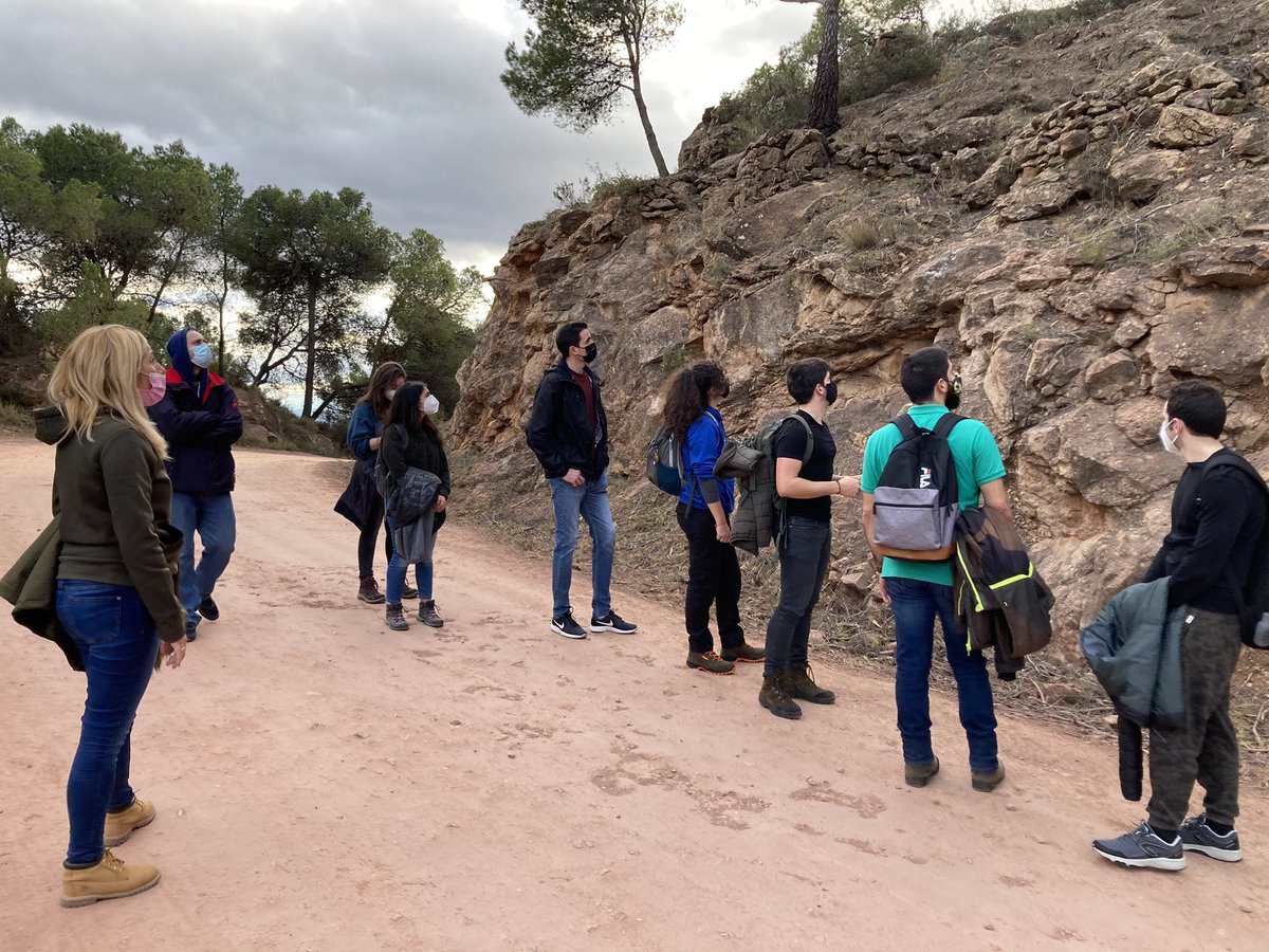 EdRojasBr's tweet photo. Práctica campo en energías renovables Máster Ingeniería Montes #EAMN #UPV: gestión forestal, prevención d incendios +suministro calderas municipales +población local con pellets propios ejemplo d bioeconomia circular fijando población:gracias exalumna Pilar Moce +Ajuntament Serra https://t.co/bg5dXpRZRj