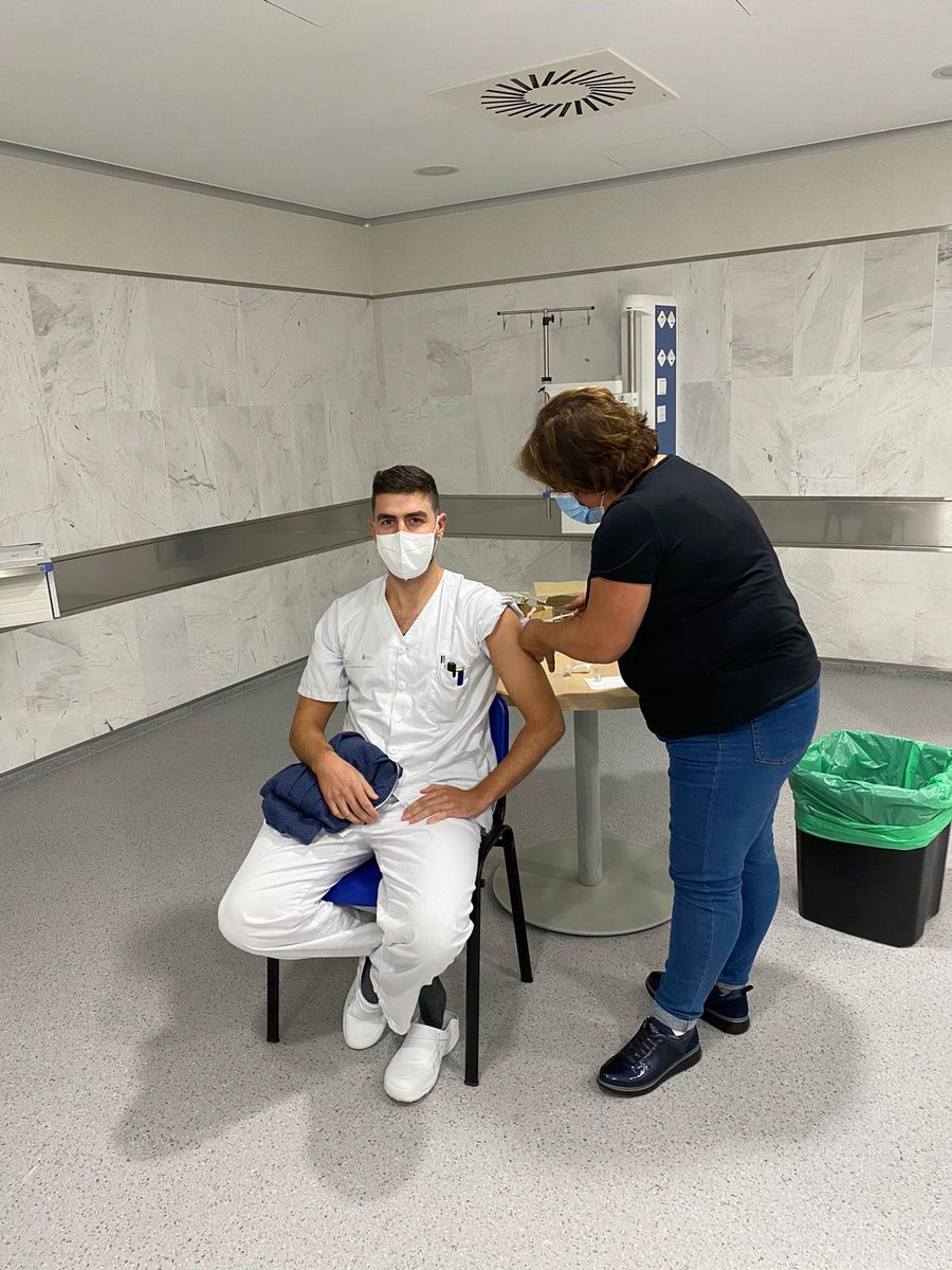 lmpp97's tweet photo. 💉Canarias encabeza la lista de comunidades que más vacunas ha administrado con un 99,1% de las dosis recibidas (47.485 unidades). Los colectivos de mayor riesgo (personal sanitario y trabajadores y residentes de centros sociosanitarios) están siendo los primeros. https://t.co/hUxsicKKue