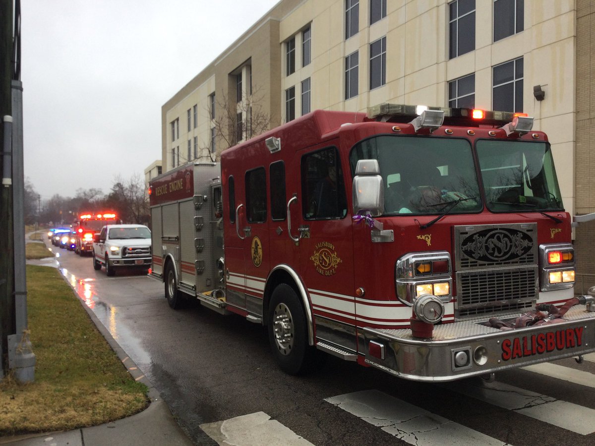SalisburyNCPD's tweet photo. Today, we joined @SalisburyNCFire in showing appreciation to our healthcare workers. We salute you. Thank you for everything. #ParadeOfLights https://t.co/byLQmhI0es
