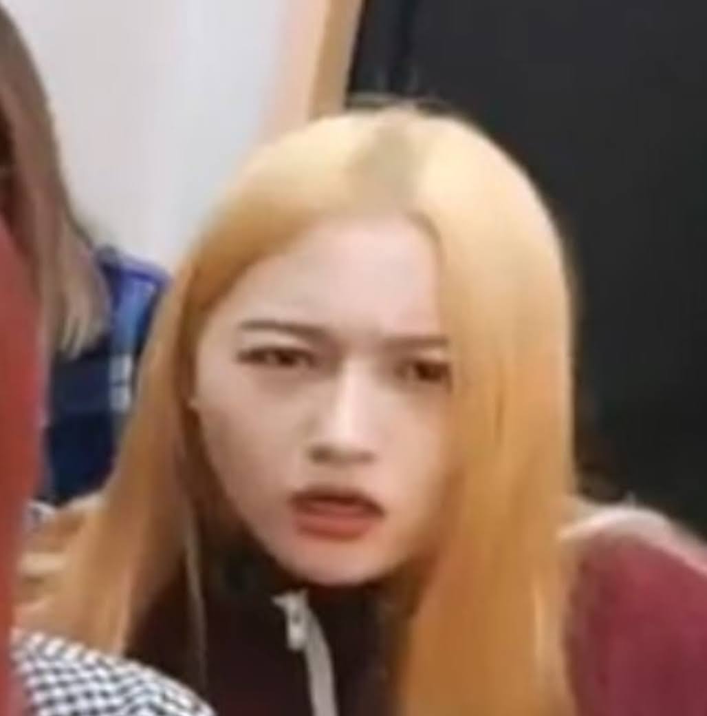 siyeon being round: a messy thread