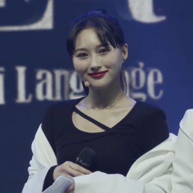 siyeon being round: a messy thread