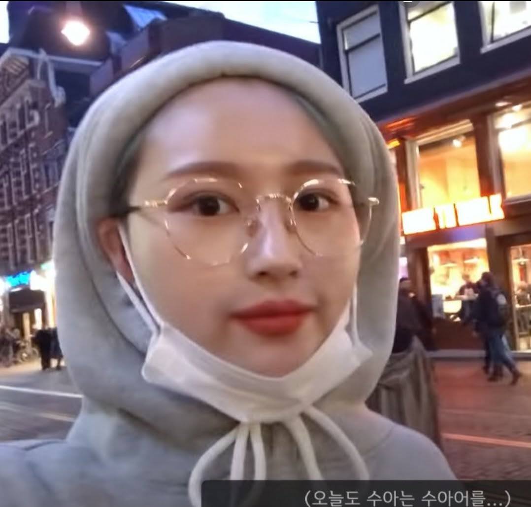 siyeon being round: a messy thread