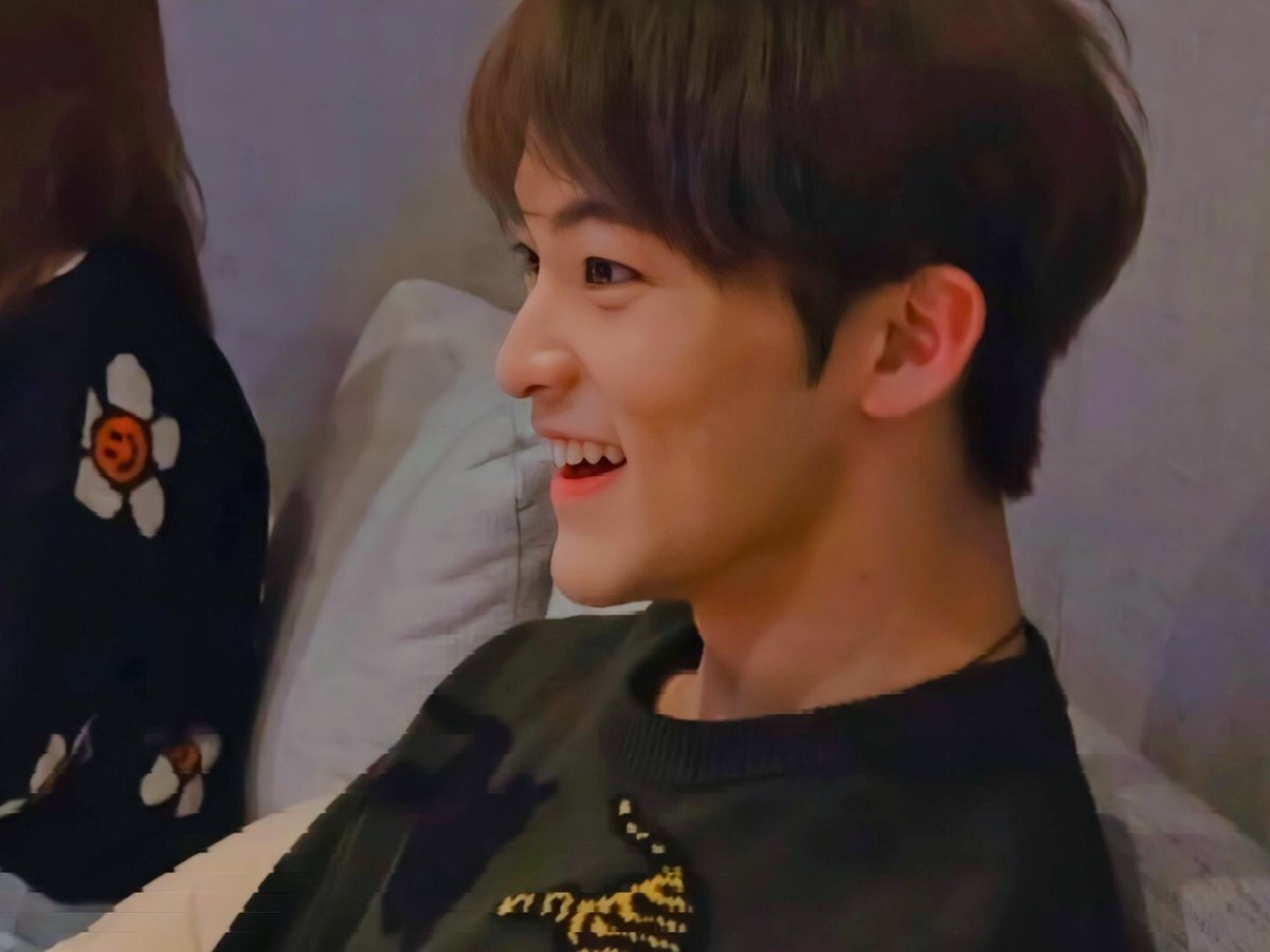OHNCTU's tweet photo. 𖥻𝐌𝐀𝐑𝐊:: Hey Czennies, tudo bem? Sentiram minha falta? 😄 Estou de volta e hoje decidi trazer algumas fotos que foram tiradas na época das gravações, opinando e ajudando nas composições da música e é claro, gravando minhas partes! Se cuidem e bebam bastante água. Bye bye~~ https://t.co/9GA8SMkIGy