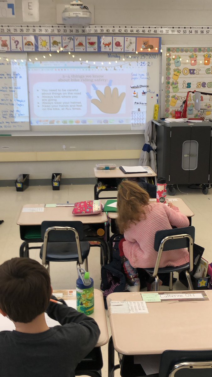 First graders at <a href="/ojrsdnc/">North Coventry Elementary School</a> are learning to plan their teaching books by saying a lot about their topic across their fingers.  A foundation skill for future grade levels! <a href="/OJRSD/">Owen J. Roberts School District</a> @ojrsd_supt