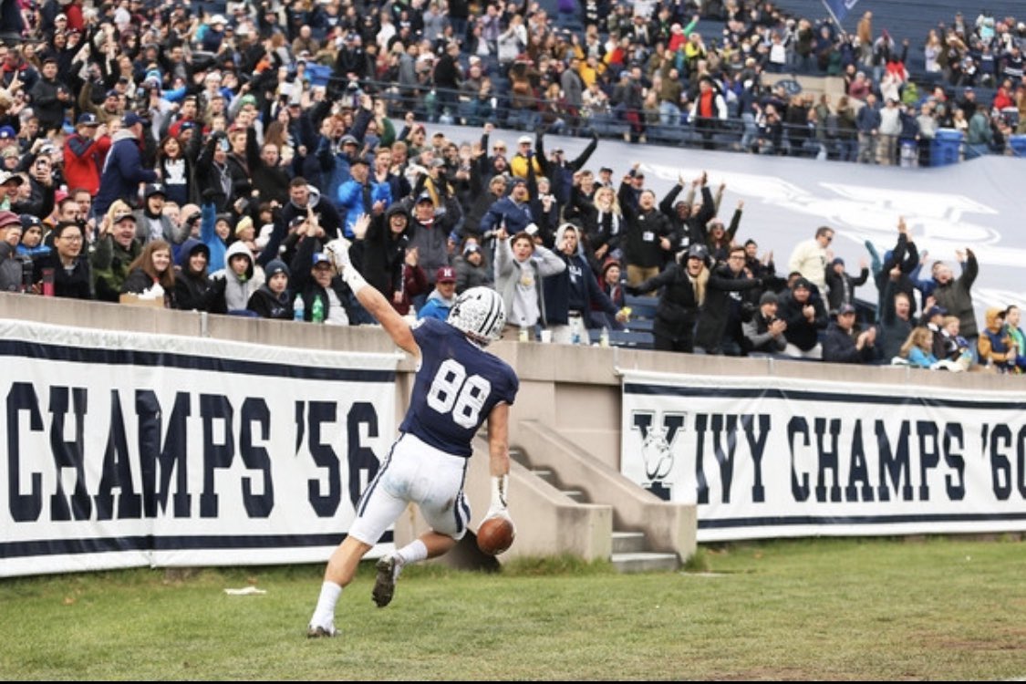 Jasonjtthompson's tweet photo. After a great conversation with @CoachGoldrich I am very excited and grateful to announce I have received an offer from Yale University!🐶 #ThisIsYale @CoachRenoYale @hwfootball @GregBiggins @TomLoy247 https://t.co/SqiPNrRL6m