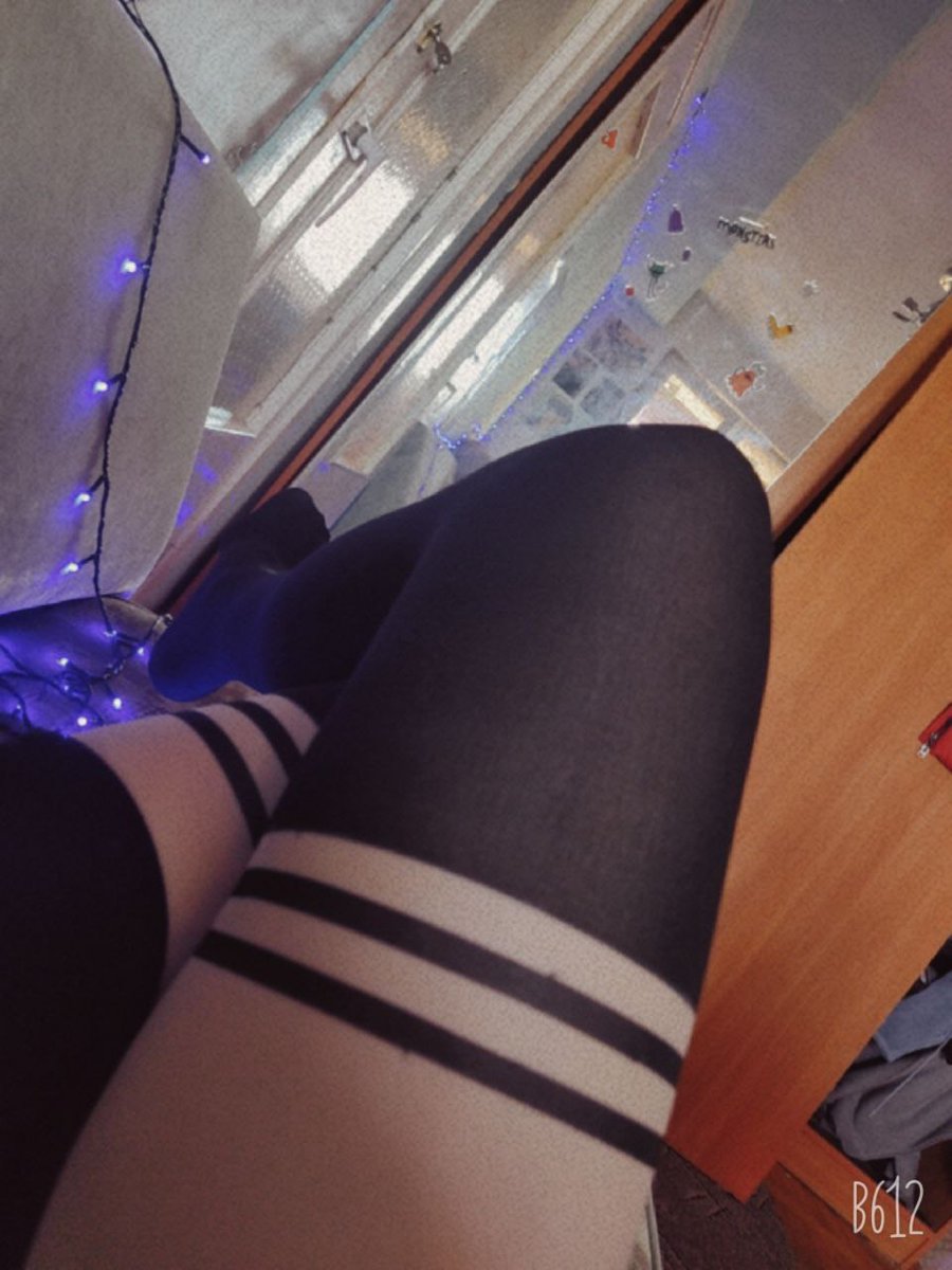 Я считаю, что мои ножки очень даже секси кхкхкх✨