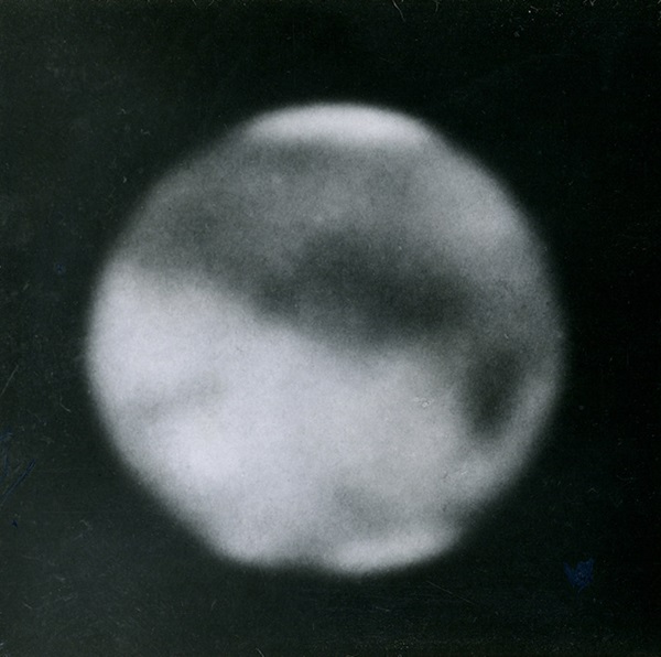 The Red Planet was always a difficult object to observe from Earth. It is a small object, even when passing close to us and the Martian surface had little inherent colour and variation apart from dustiness  @howellspace  @Thievesbook  @tanyaofmars  @robert_zubrin  @timmermansr