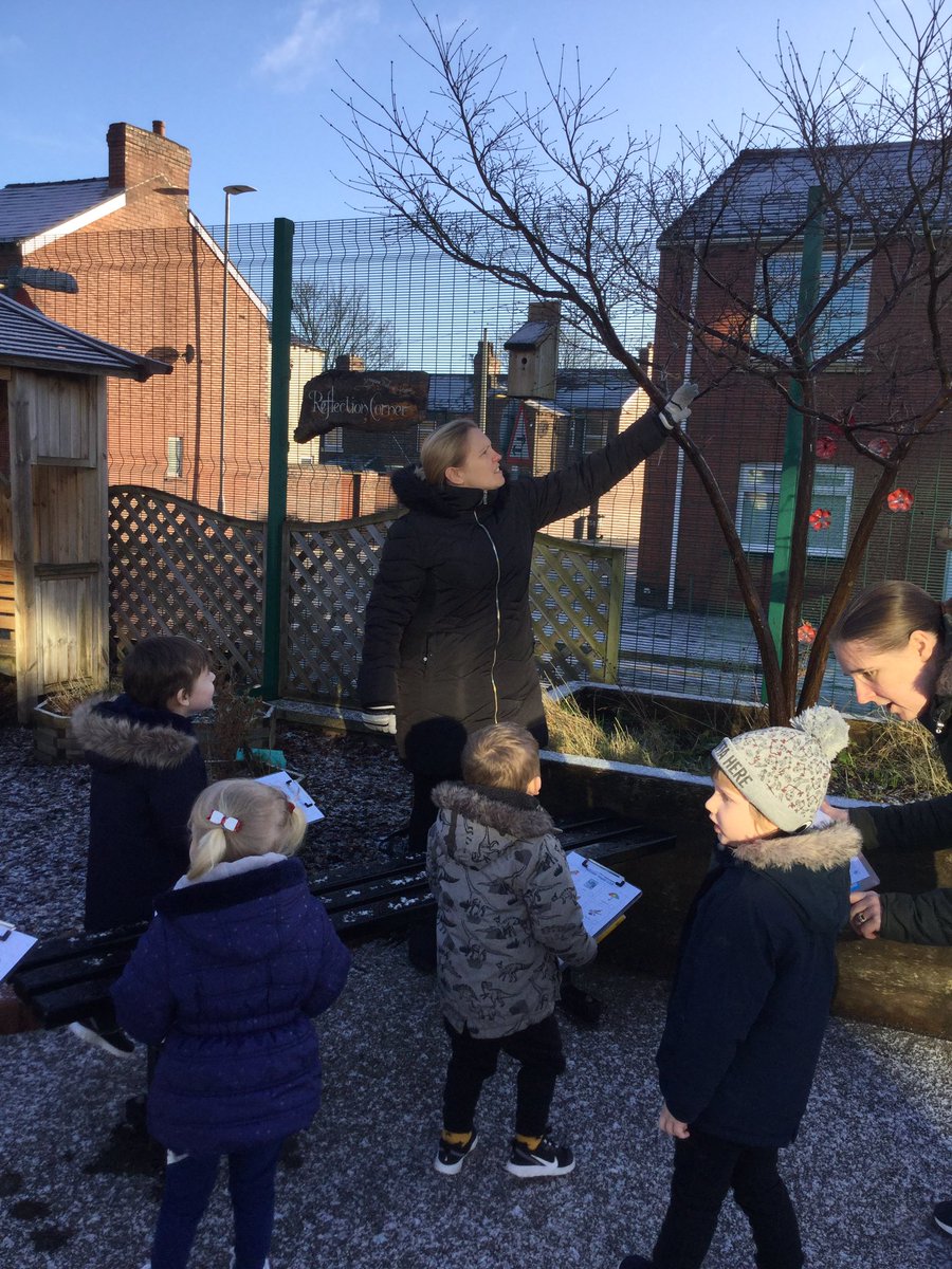Today we explored signs of winter in the garden. We found frost, ice, snow and bare trees! #explorers #signsofwinter #changingseasons