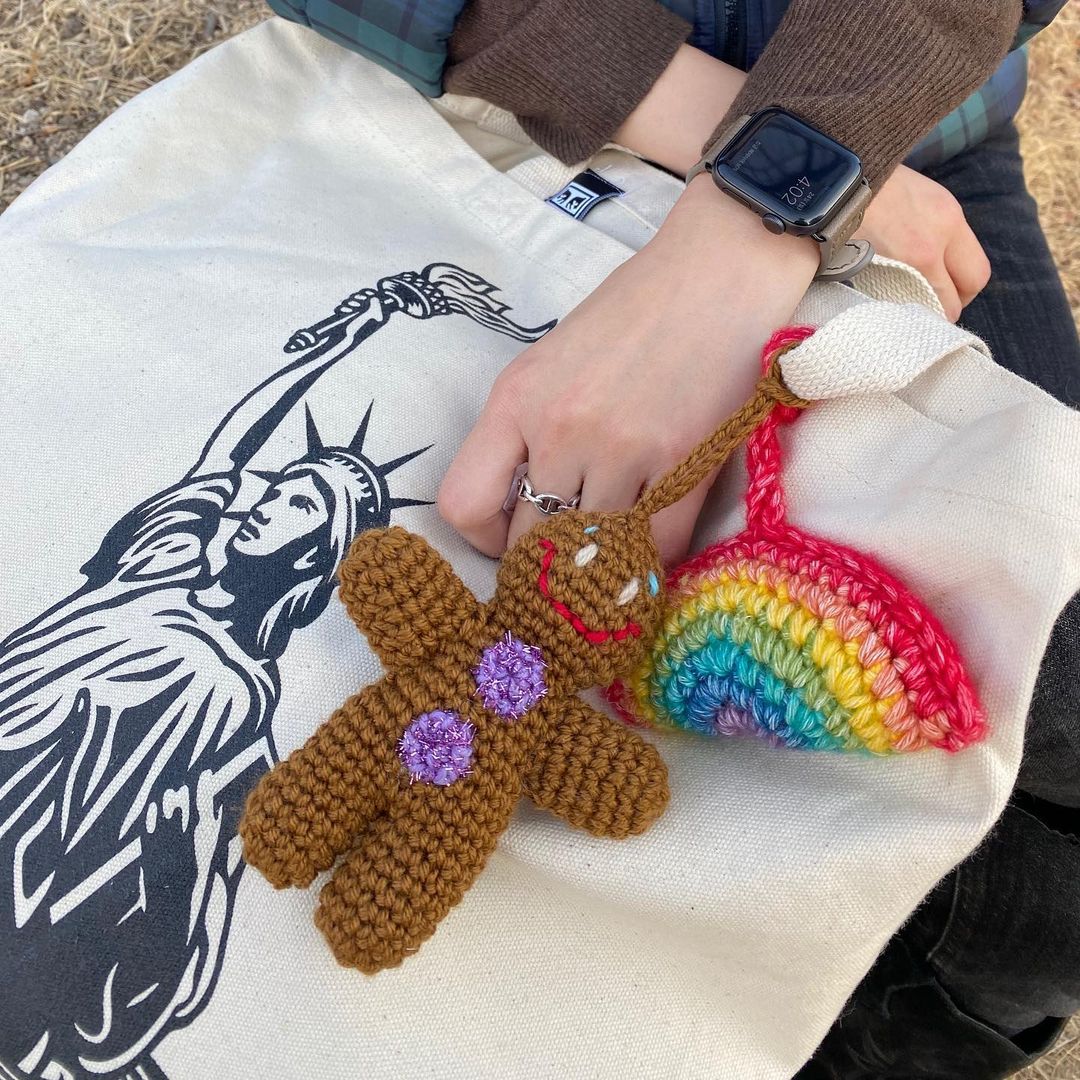 KimJaeKyungBR's tweet photo. 『IG•📸』Nova atualização no  instagram da JaeKyung 💗

"Pendurado na bolsa 🍪😆🌈🧶😀🌞☁️🕊" 

#KimJaekyung #Jaekyung #김재경 #재경 #Rainbow #레인보우 #AlchemistJk https://t.co/HGEzYrJEhD