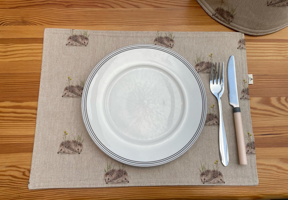 fromvioletmay's tweet photo. Excited to share the latest addition to my #etsy shop: Hedgehog Placemats, Reversible and Washable https://t.co/LPITuxFHjw #beige #rectangle #green #cotton #hedgehogplacemat #hedgehogprint #reversible #linenplacemat #washable https://t.co/JPDH4kgLe7