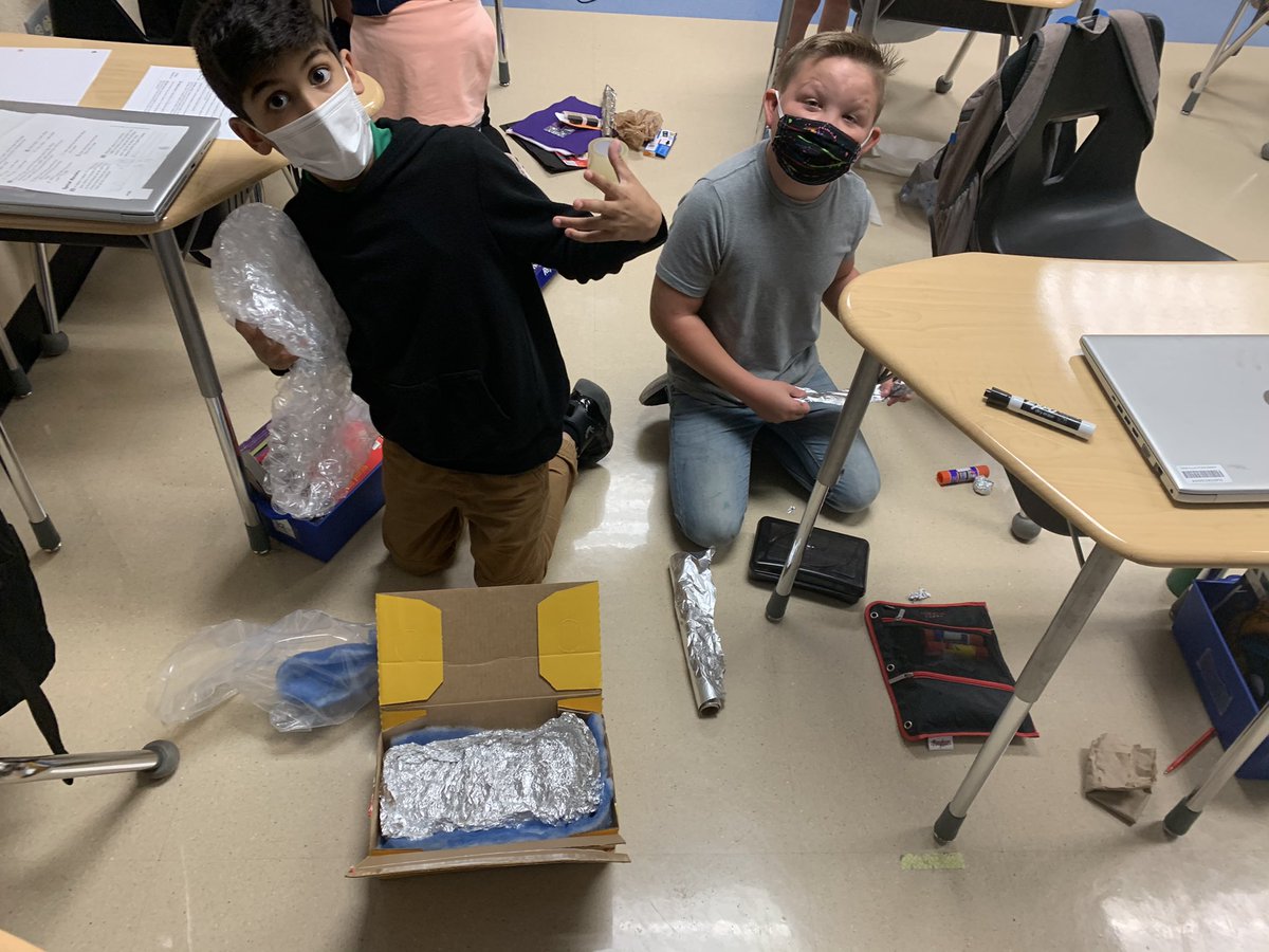 MsVandewerken's tweet photo. Designing lunch boxes #steam #gatorstrong @PLEgators https://t.co/HuxJpIYMX8