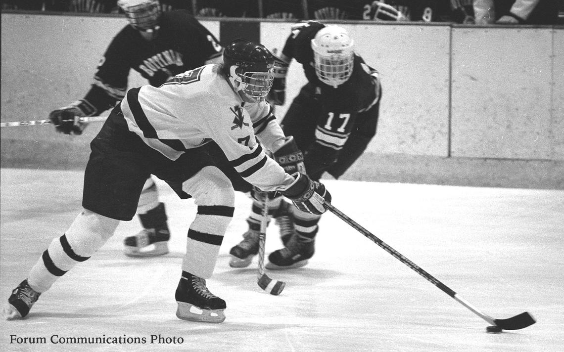 WDAsports's tweet photo. OLD SCHOOL
Jamestown's Darin Erstad skating with the puck past a Bottineau player during a WDA game from the early 1990s.
#wdaoldschool https://t.co/Sl87IQmrMi