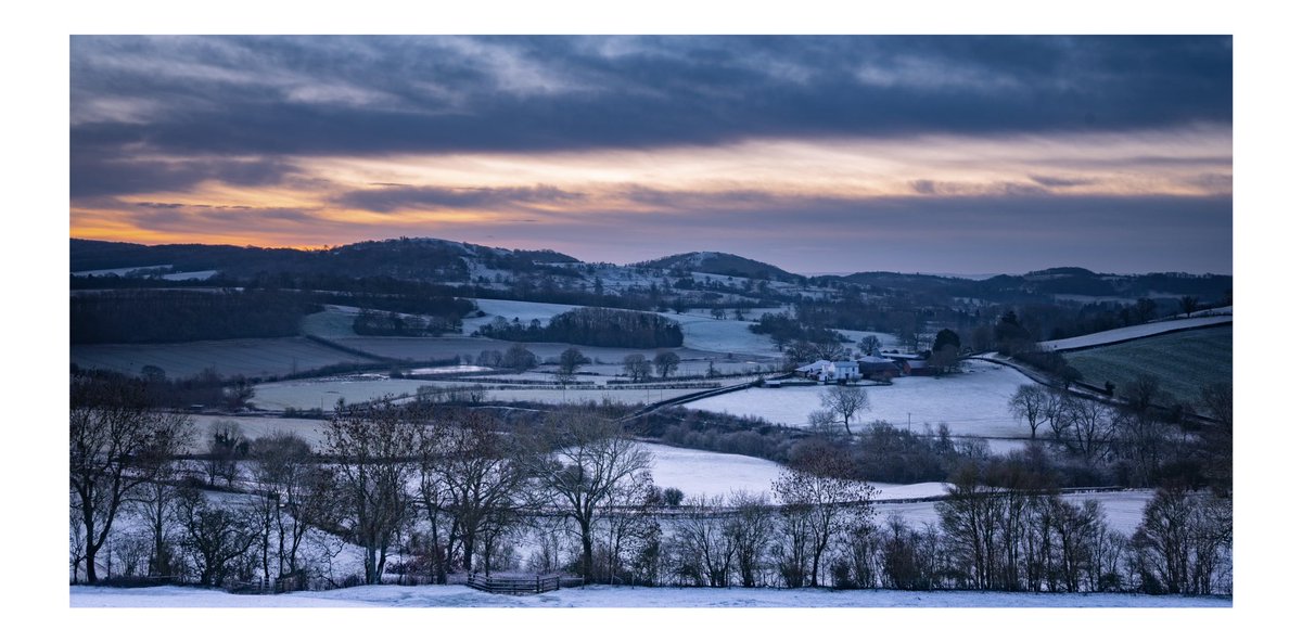 StumpStone's tweet image. Herefordshire at dawn. #sharemondays2021 #landscapephotography