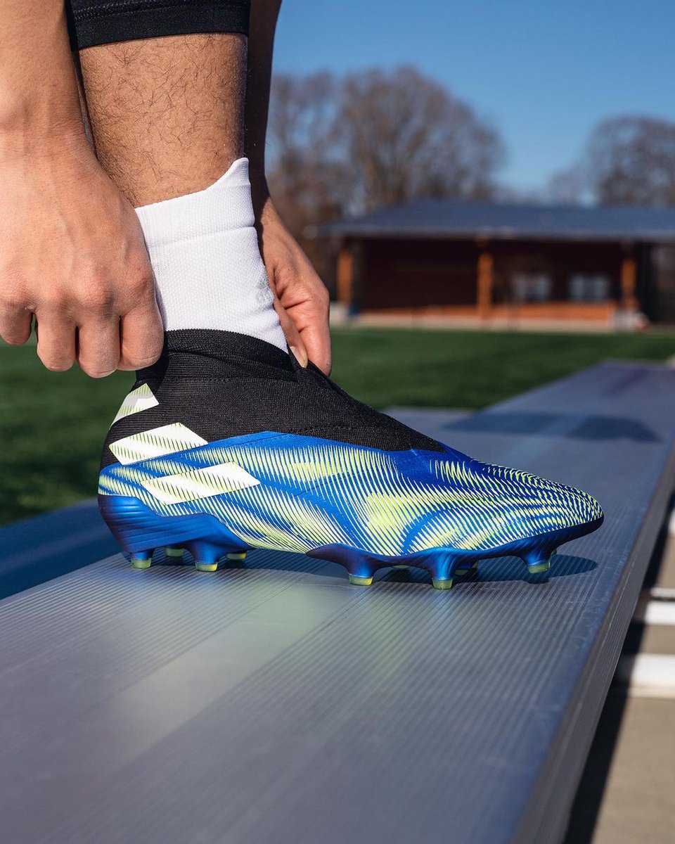 Desempleados Instituto petróleo SOCCER.COM on Twitter: "This new Nemeziz is [insert superlative here] 😵  Looks great on your 📱... even better on your feet. Available now:  https://t.co/SEi1Js1qbR https://t.co/80tXnqGc9t" / Twitter