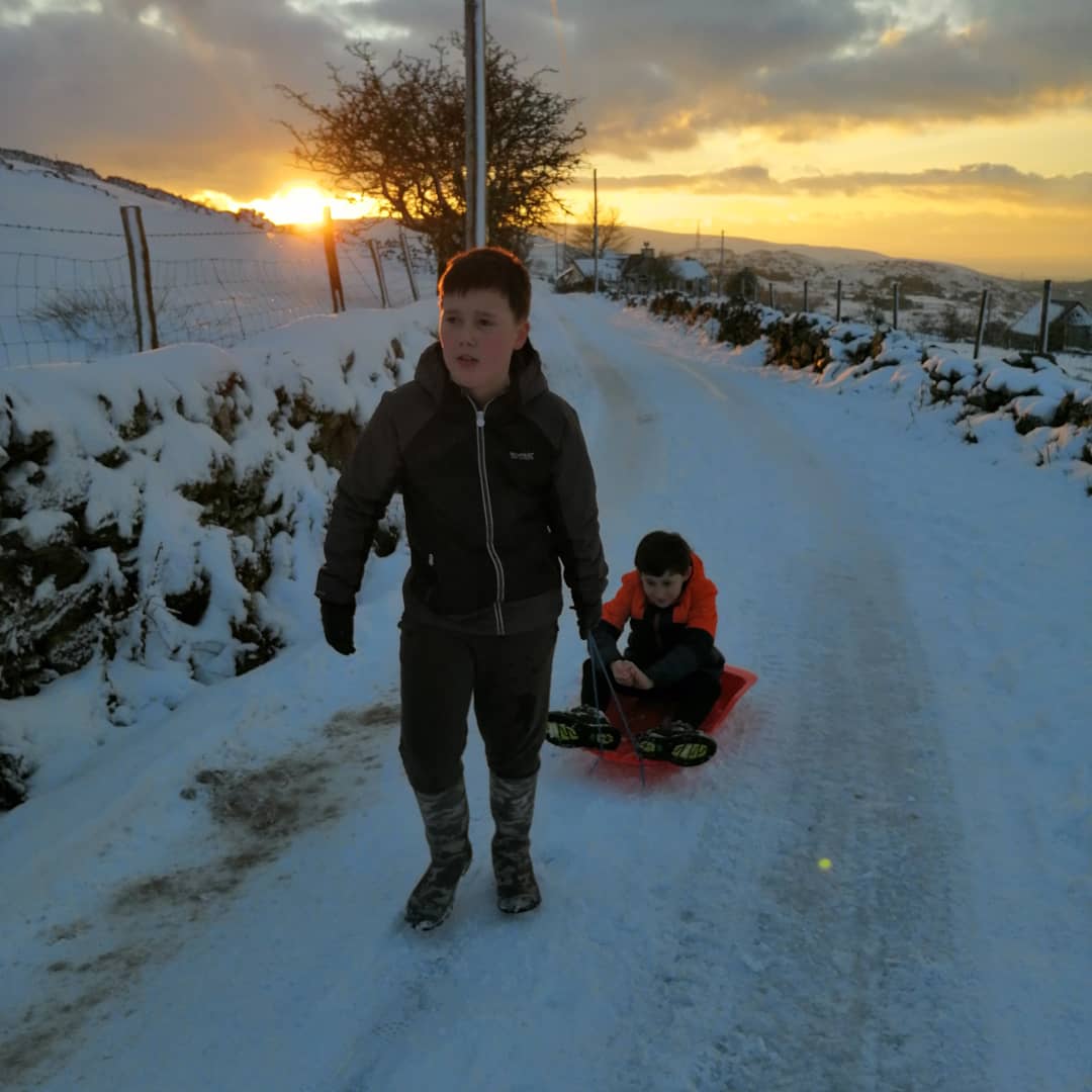 ebomb1312's tweet photo. @SteveBackshall @Helenglovergb Big brotherly love! (ti ddim yn gweld o yn aml yn tŷ ni!) https://t.co/p79qy9VWOi