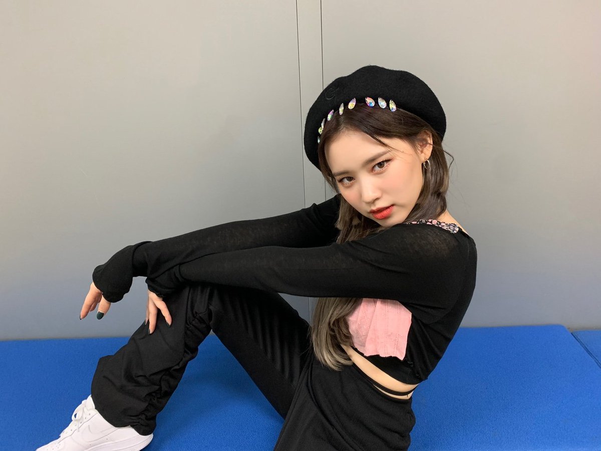 giirlgrouplooks's tweet image. weki meki ; elly