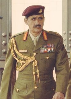 نعم #شكرا_اللواء_خليفه_الجنيبي شكراً ايها الشهم الذي لا تفارق نظراته أصحاب الجلاله مولاي المغفور له بإذن الله ومولاي هيثم حفظه الله وذالك لا يعبر الا عن إخلاصه للوطن والسلطان بعد رب العالمين.

وفقك الله سيدي...