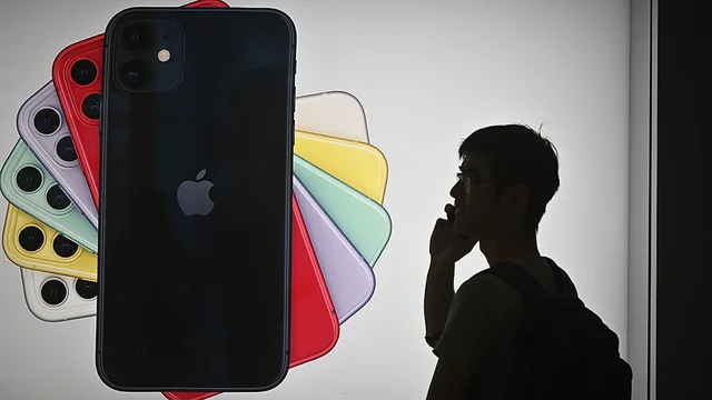 Apple warns: Keep iPhone 12 at least six inches from pacemakers https://t.co/UM66XwnNQo https://t.co/fukdzITVw6