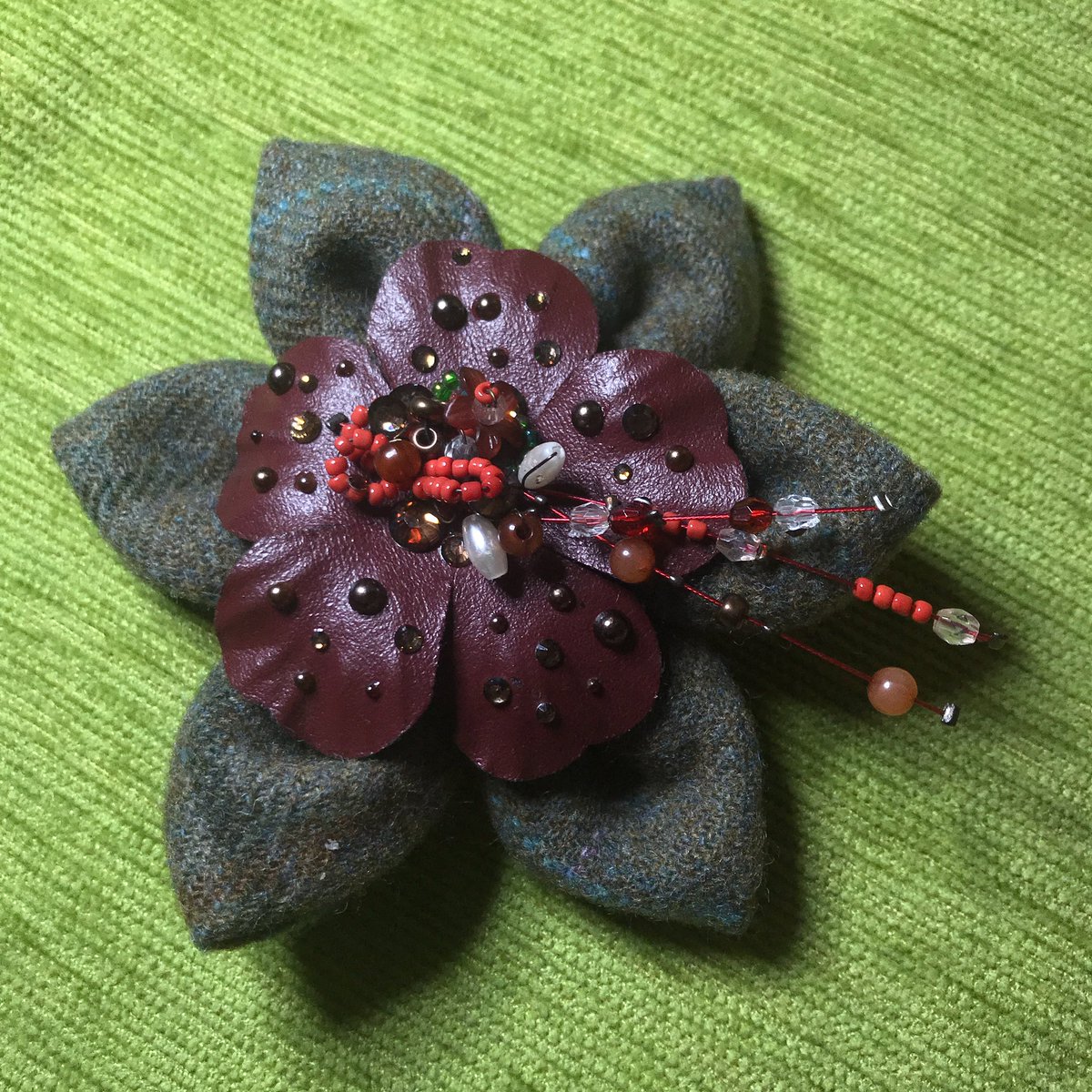McSparkleFace's tweet photo. More things coming to my sites soon so watch this space. I did create these cheeky little #brooches / #hairaccessories the other day. I’m a little bit in love with them. #modest #worcestershirehour https://t.co/IUwi4WTZ4j