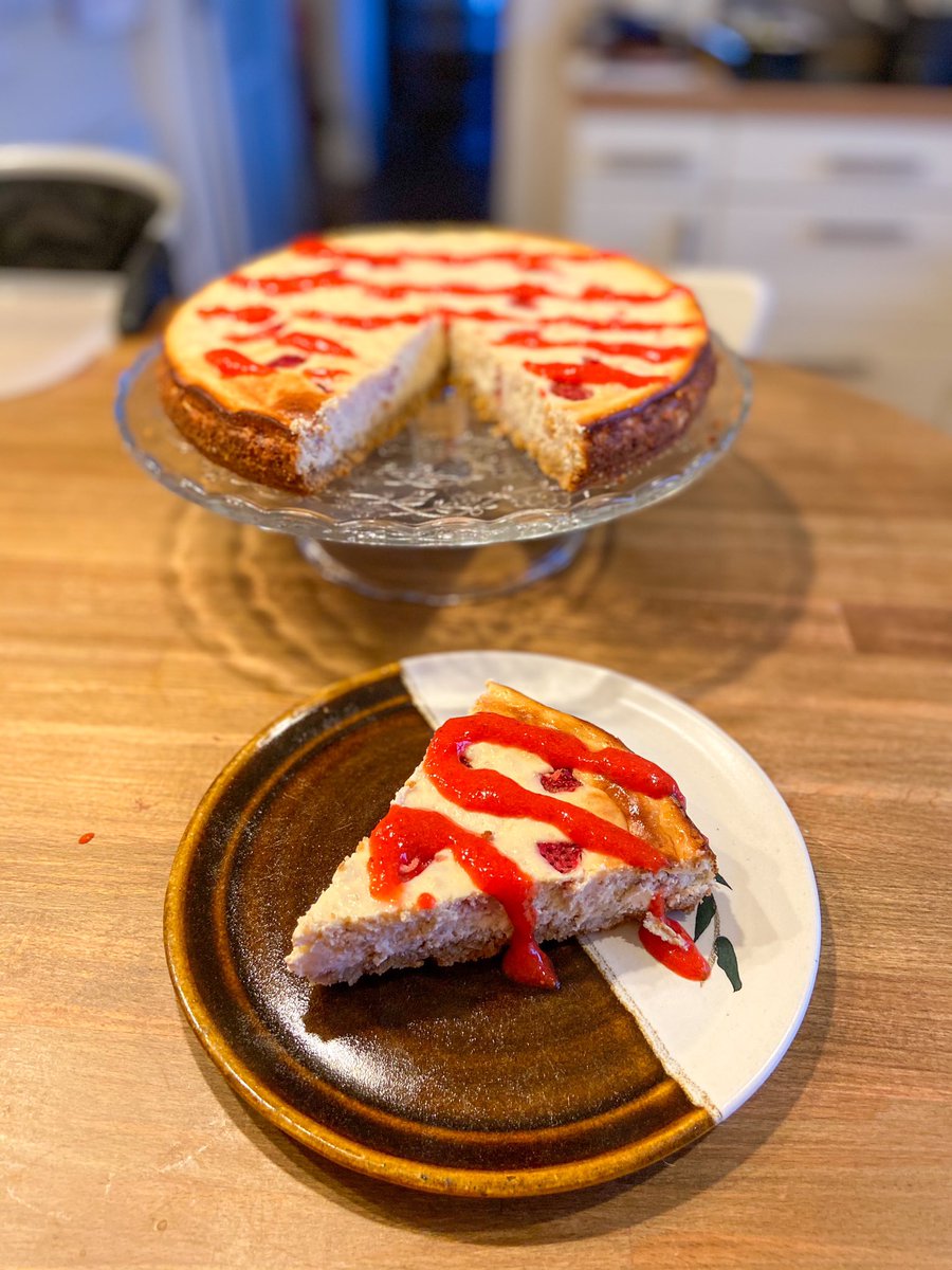 TonnaRob's tweet photo. Today we celebrate in Scotland the life &amp; work of poet Robert Burns! And we are having an affa bonny meal: haggis, neeps, tatties with whisky sauce and a Cranahan cheesecake for pudding 💙 Happy Burns night to all! #peakersscotland @SamHeughan @FoodiePeakers @MyPeakChallenge https://t.co/4NgqtdpbU3