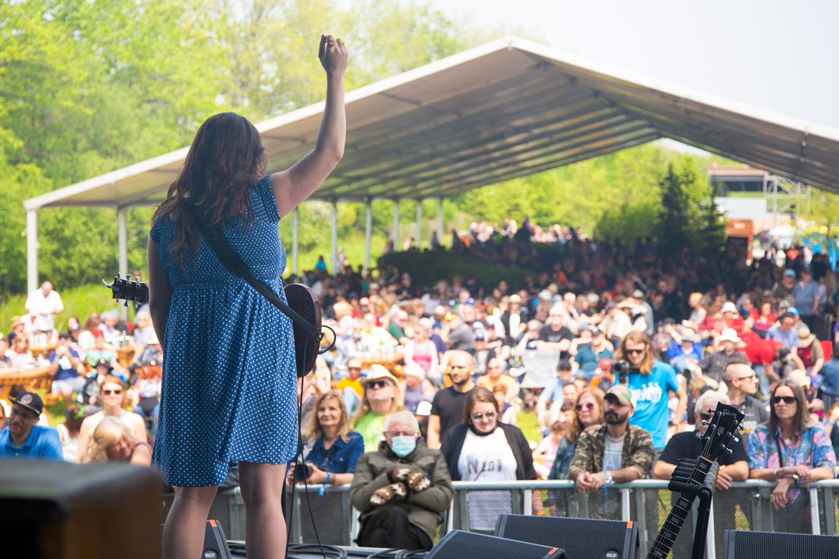 CosmoMusic's tweet photo. When you're a @terralightfoot fan at #CosmoFEST and you need be at the front... https://t.co/Sup8McyeX5