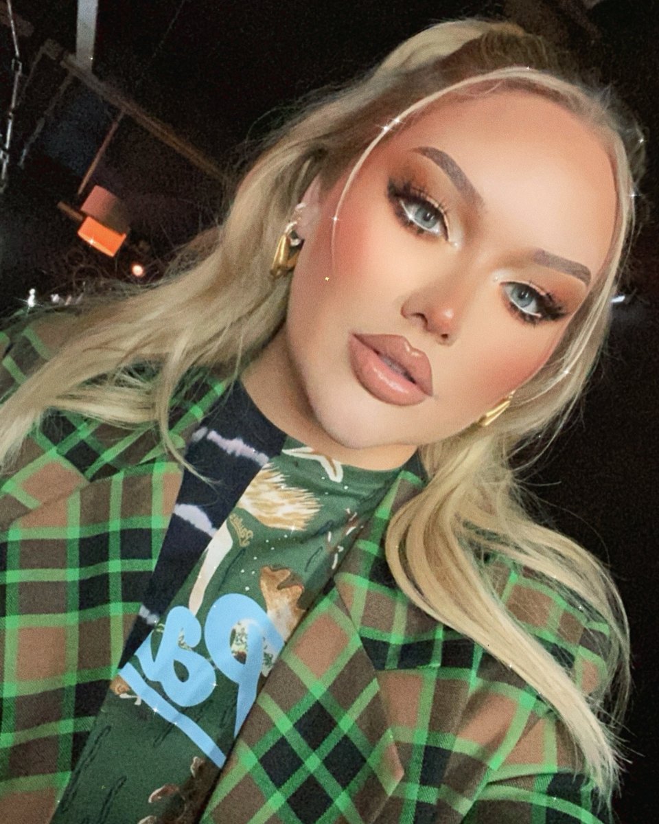 NikkieTutorials's tweet photo. clueless but make it 2021 💚✨ https://t.co/Gw2ZPkPvSW