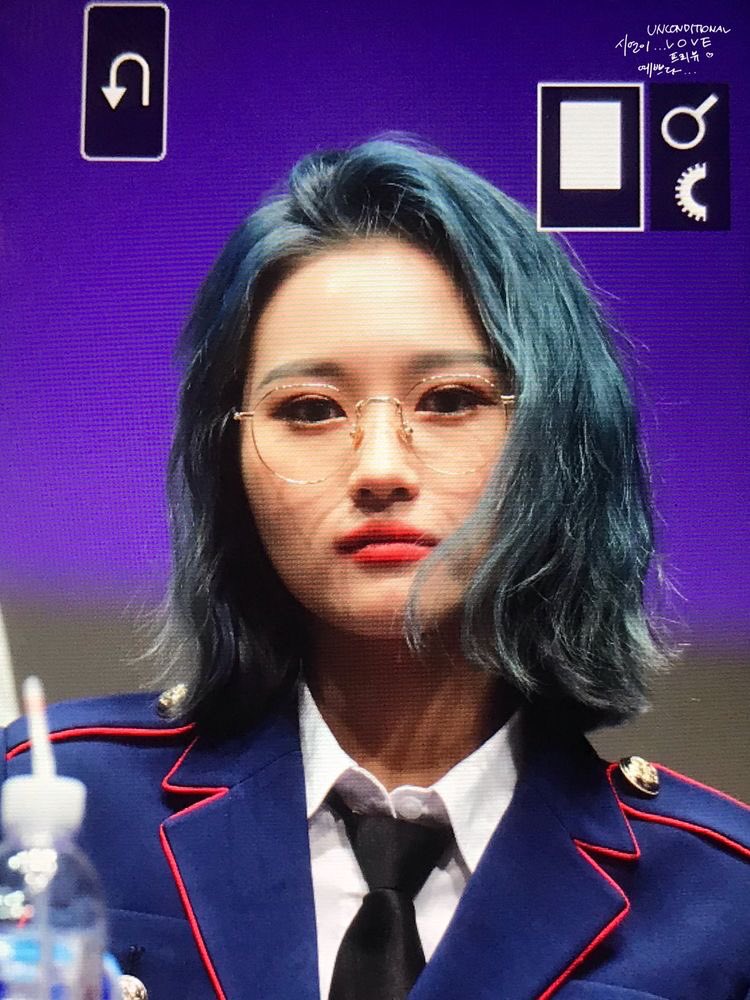 siyeon being round: a messy thread