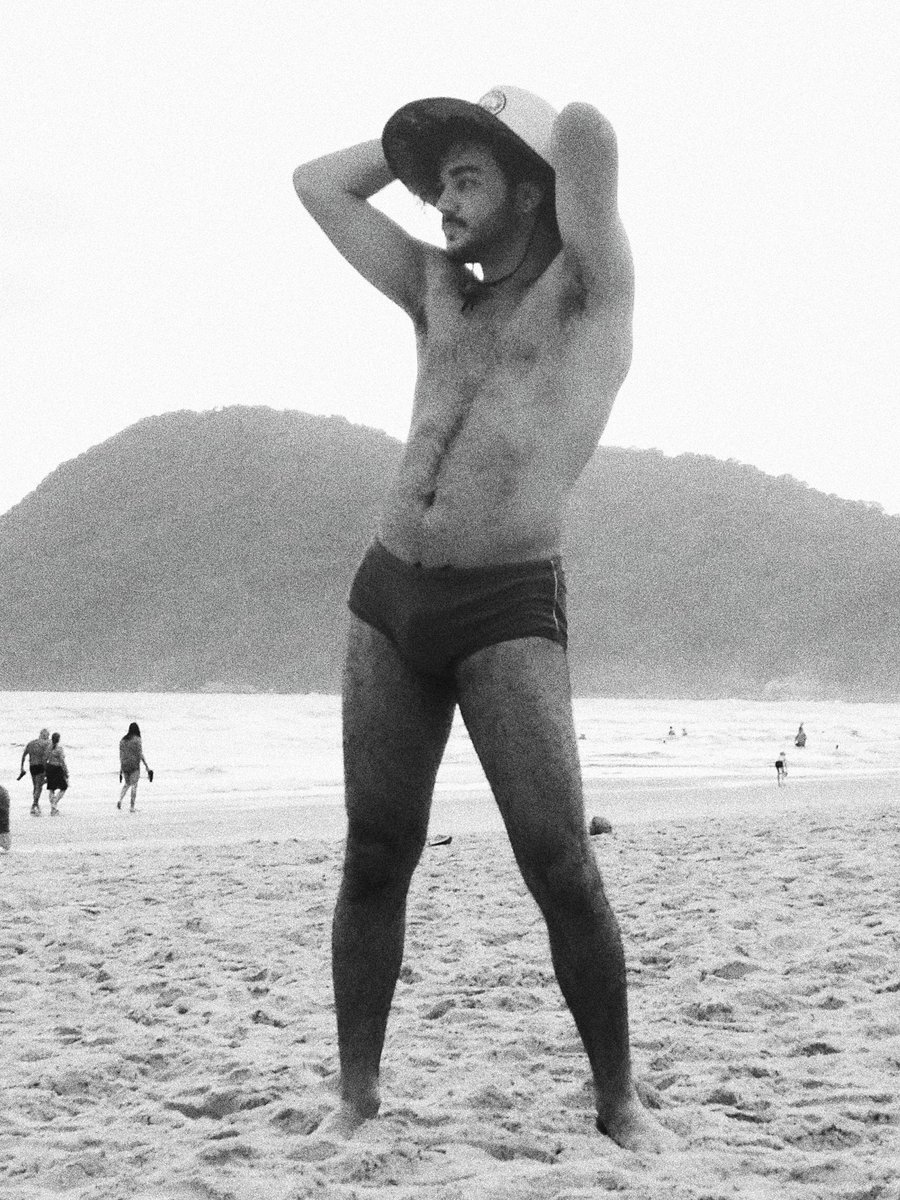 Pedrizack's tweet photo. Antes que eu desista de postar em algum lugar por medo dos comentários ou visões erradas, vou postar aqui porque eu me senti gostoso fim de semana. 🥰⛱️ https://t.co/tE012FnF22