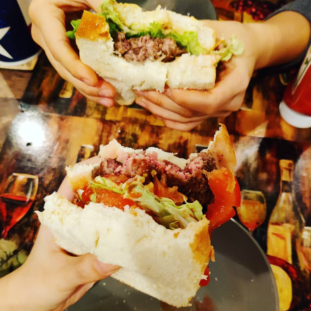 Now, that's what we call Burger Night done right.
(📸: @lihanrei)
#verybestburger #schweidandsons #burger #burgers #hamburger #cheeseburger #food #foods #foodie #foody #foodlover #foodgasm #foodoftheday #foodpics #burgertime #foodies #foodlove #foodpic https://t.co/GIHgjkHbtw