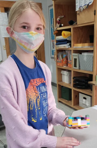 Butterfly_Byram's tweet photo. #NIBison grade 4 got involved with the #CRAEAtag 100 piece Lego Challenge. The challenge was getting all pieces to fit into the design but that was also the fun part of the process. #gifted #innovative #create @AmandaSanderman @AmberDietz6 #CRAEA https://t.co/Qp4udYSFzZ