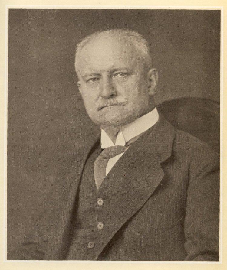 Signed Professor Dr August BierNaval Doctor-General & Consulting Surgeon to the XVIII Army Corps & to the Military Hospital, Section VII’ https://en.m.wikipedia.org/wiki/August_Bier #Stahlhelm 15)