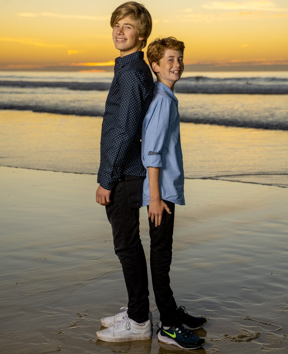 HoffmanEvents's tweet photo. I really enjoyed capturing the close bond the #Spirofamily had for one another in this #sunset #beachshoot at #ScrippsPier 🌅😍 It was an extra treat to include their furry family member too 🐶😄

#scrippspierphotoshoot #lajollaphotoshoot #bhpv #bobhoffmanphotographyandvideo https://t.co/fC2GM1T59a