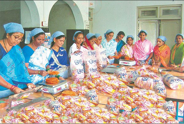 With Rs 80 in Hand in the late 1950s, Ms. Popat started this business with an aim to empower women. In all these years, Lijjat papad business has grown exponentially and now 43000 women work as a part of this industry. The networth of Lijjat Papad is rs 800 crore !