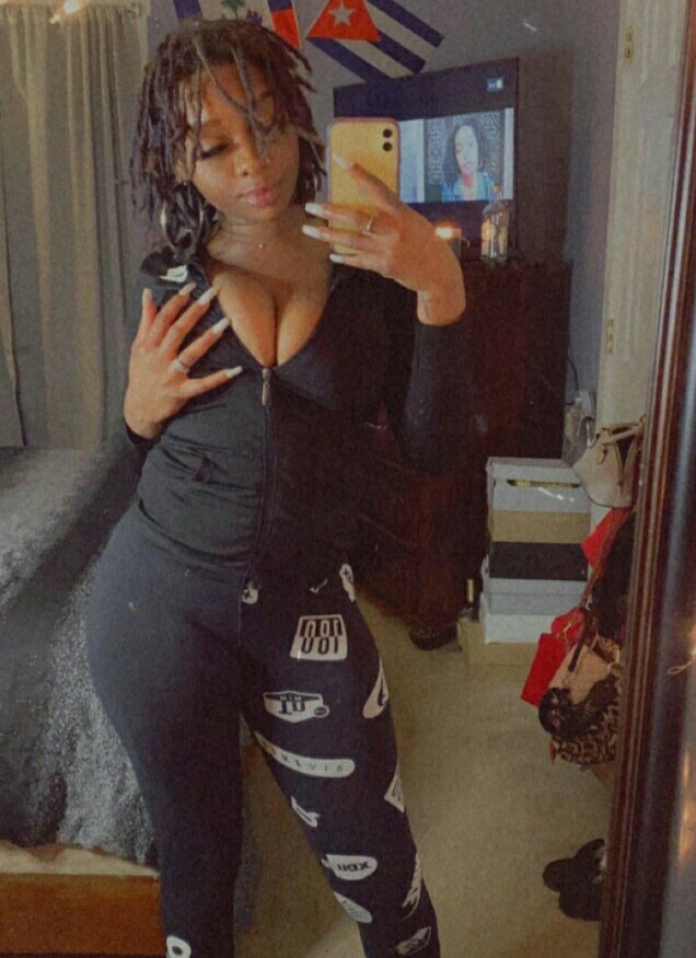 lit_sky2's tweet photo. 👏She can be a rude lil bitch or Sweet as a sour patch kid 😂😊😘 It all depends on you.. Heading out inna few Dms are open https://t.co/E1cqZcwV0J
