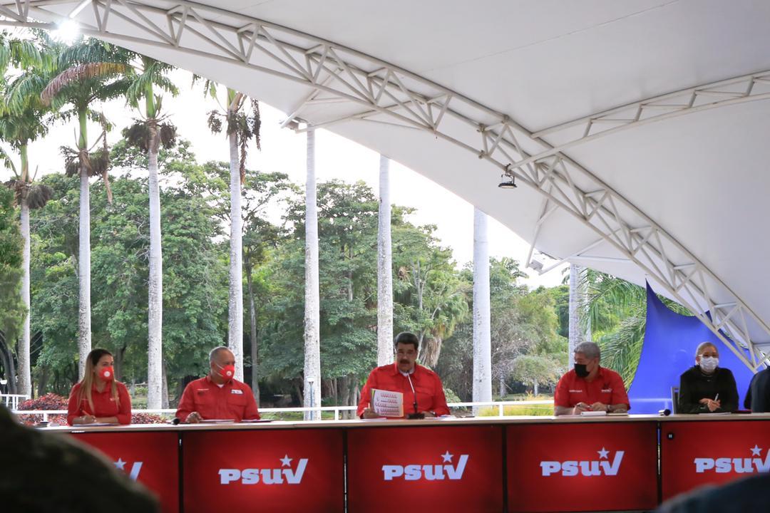 NicolasMaduro's tweet photo. Vamos a abrir las inscripciones del PSUV vía online para que se incorporen nuevos militantes a la batalla política. La generación de relevo es fundamental para garantizar la permanencia del proyecto, la consolidación del Socialismo Bolivariano y de la Revolución Popular. https://t.co/qY2bADPgpx
