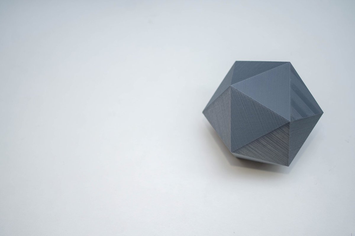 oz_art_Ryo's tweet image. 出力完了。
美しいなぁ。

しかし…コレは仕上げる自信がないw

#幾何形体　#geometricshape   #正二十面体　#regularicosahedron   #fusion360 #フュージョン360 #3dcad