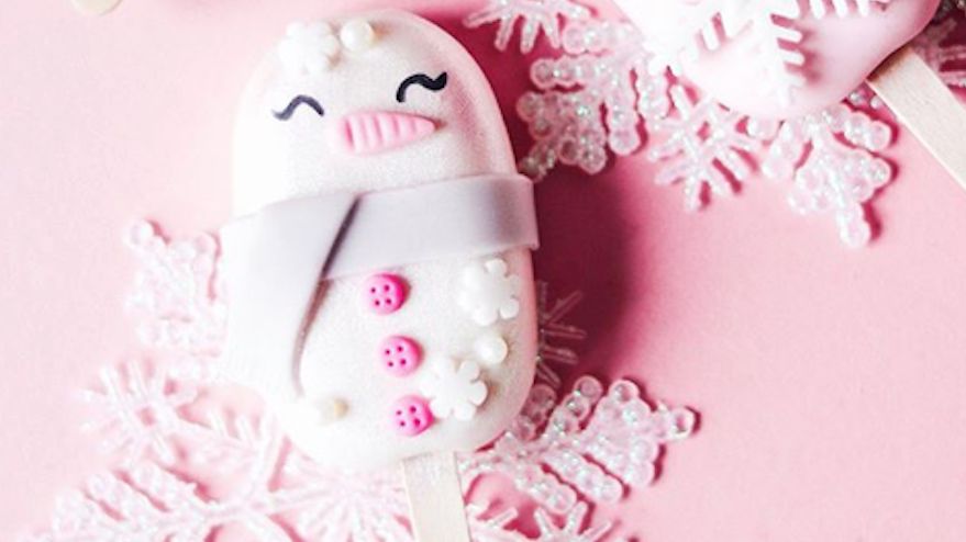 SatinIce's tweet photo. Feelinโ Chilly!
Made By: Juniper Cakery
#satinice #madewithsatinice #lovesatinice #satinicefondant #satinicetreats #fondant #cakepop #macaron #snowman #snowmantreats #winterfun #wintertime #snow #snowing https://t.co/xmHDNezYKQ