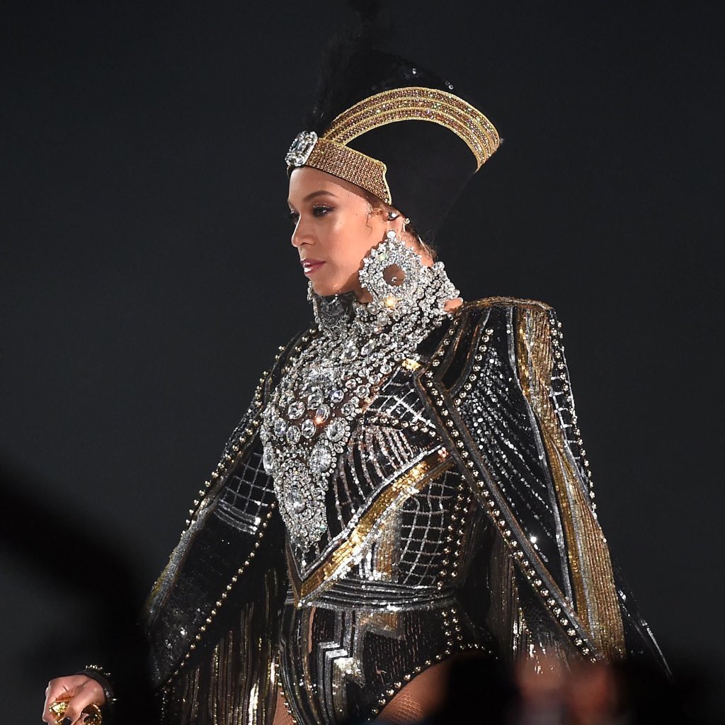 Coachella Nefertiti pictures from the actual performance.