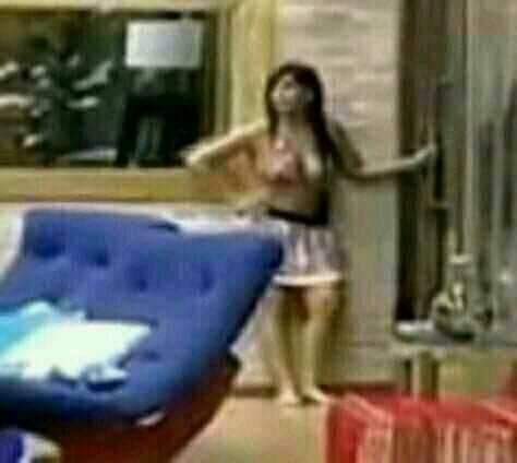 Gilberto na porta esperando o próximo participante chegar #BBBB21