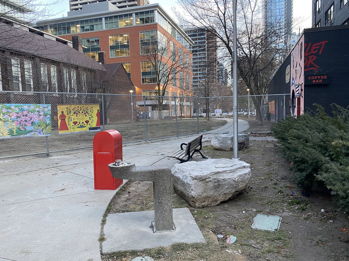 c_shadowspaces's tweet photo. @kristynwongtam @TorontoPFR The huge rocks placed strategically in front of the fence sure look like they are #DefensiveArchitecture and seem to mimic the the same playbook San Francisco has. Why the huge rocks @kristynwongtam ? https://t.co/saUd9iODjc