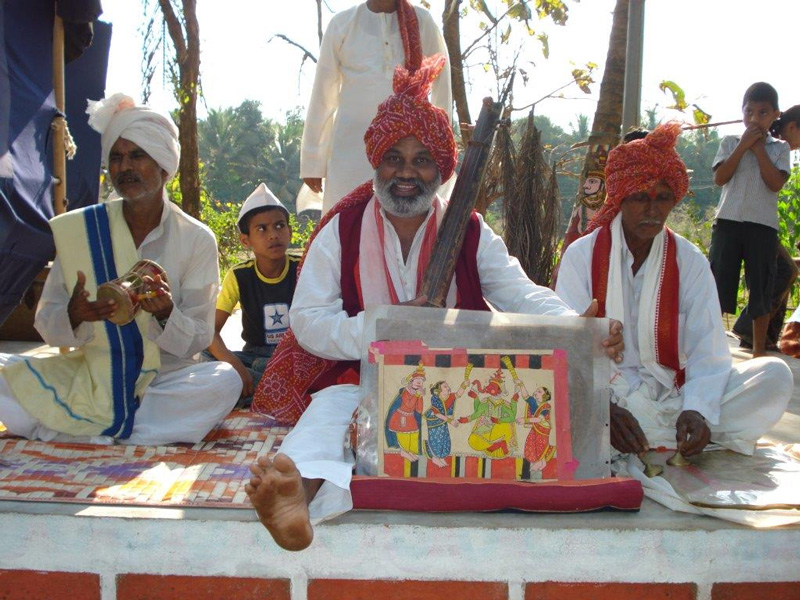 2.Parshuram Atmaram Gangavane - Padmashri Award ( Art ) The art of story-telling is something that Maharashtra has in its blood. The Gangavane family of Pinguli has been telling stories through leather puppets and paintings for more than 400 years.