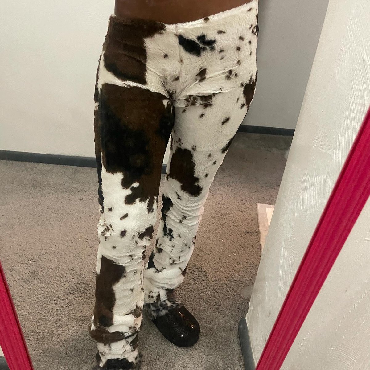 ms_pinktrap's tweet photo. Iteeee finished (well I gotta add one more thing) my first pair of pants today 🤗 I tried to make them stacked but as yall can see...😭 https://t.co/r4PNXgiWkj