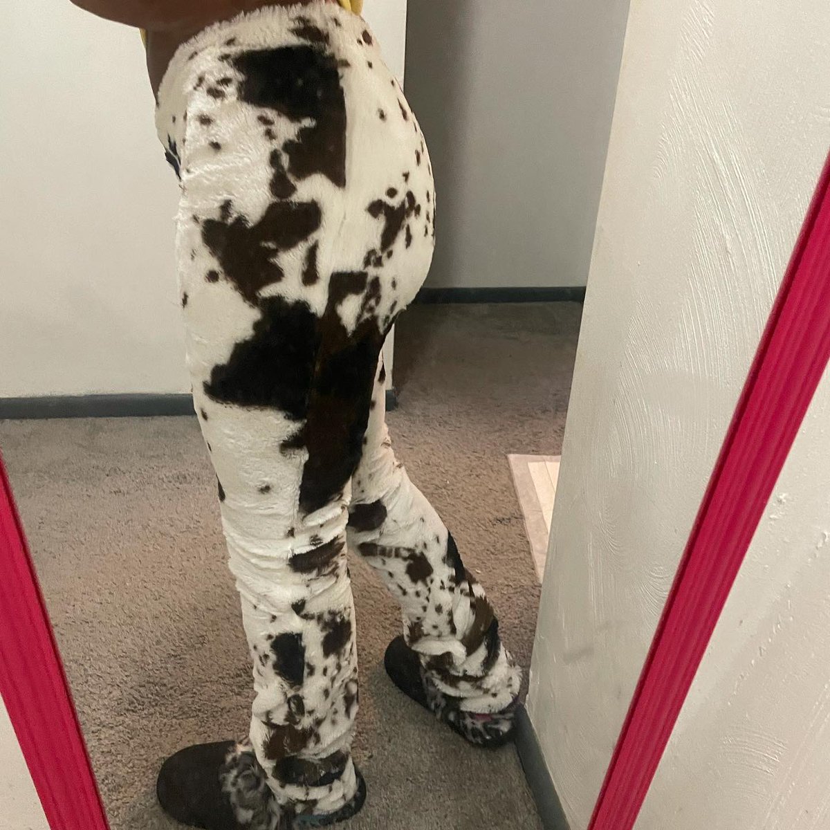 ms_pinktrap's tweet photo. Iteeee finished (well I gotta add one more thing) my first pair of pants today 🤗 I tried to make them stacked but as yall can see...😭 https://t.co/r4PNXgiWkj